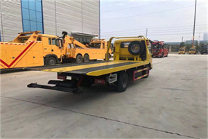 田东非事故拖车