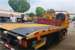 田东附近拖车电话号码服务